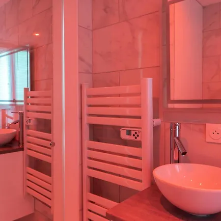 Night And Appartement